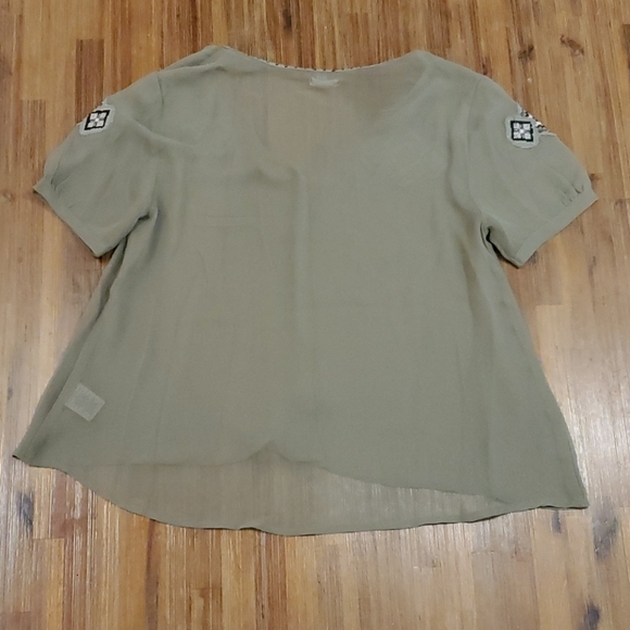 Women's Embroidery Top - Picture 5 of 5